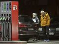 Niemcy tankują na polskiej stacji. Zdjęcie ilustracyjne
