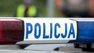Policja zatrzymała 13-latka, który miał planować zamach w szkole [zdjęcie ilustracyjne] 