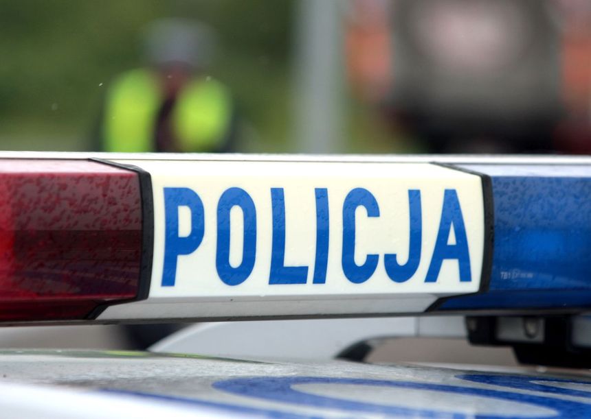 Policja zatrzymała 13-latka, który miał planować zamach w szkole [zdjęcie ilustracyjne] 