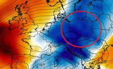 Anomalia temperatury na poziomie ciśnienia 850 hPa 13.10 (ECMWF)