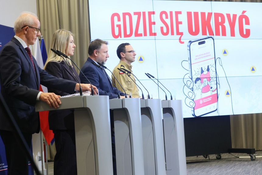 Konferencja prasowa na temat nowej aplikacji z mapą punktów schronienia w 2025 r.