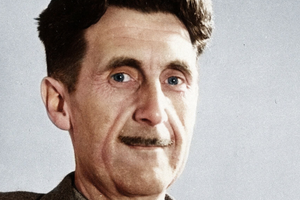 Zdjęcie mężczyzny z jasnymi oczami i krótko przyciętymi włosami, w mundurze.