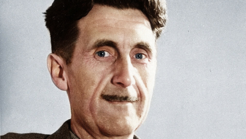 Zdjęcie mężczyzny z jasnymi oczami i krótko przyciętymi włosami, w mundurze.
