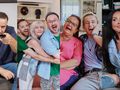 Ile zarabiają uczestnicy „Gogglebox”? Tyle dostają za jeden odcinek