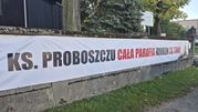 Baner z napisem: 