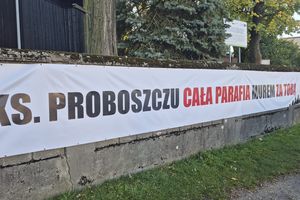 Baner z napisem: 