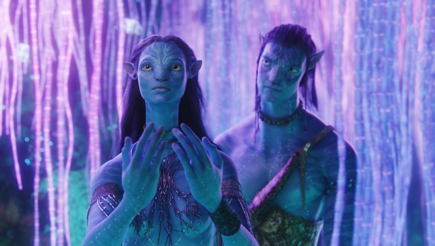 Na zdjęciu postacie przypominające niebieskie istoty w kolorowym, magicznym otoczeniu.