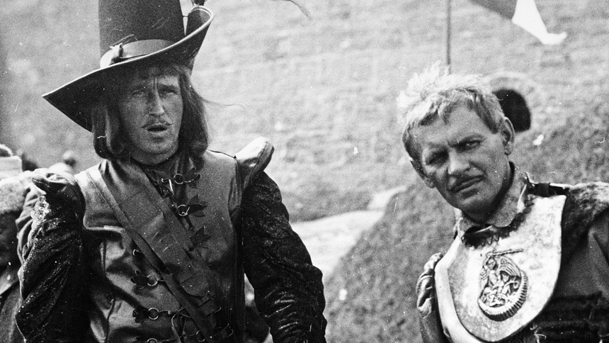 Kadr z filmu Pan Wołodyjowski w reżyserii Jerzego Hoffmana - Jan Nowicki, Tadeusz Łomnicki.