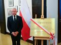 Rolla to polityk PiS, tablicę ufundował marszałek z PiS