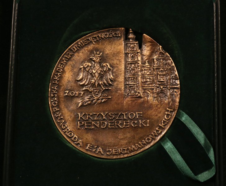 Medal z postacią orła, z napisem \