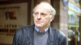 Joseph Brodsky w swetrze i czarnej kurtce