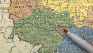 Szczegółowa mapa Dolnego Śląska z zaznaczonym miastem Wrocław i czerwonym zaznaczeniem.
