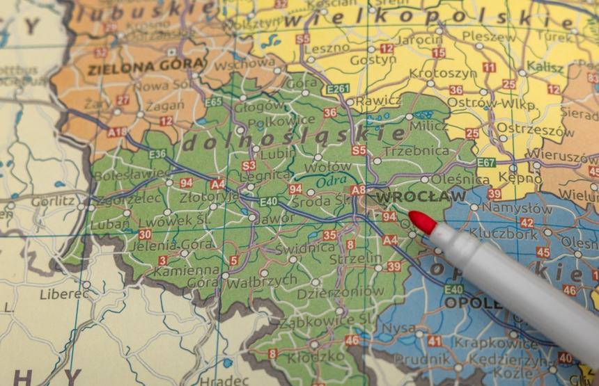 Szczegółowa mapa Dolnego Śląska z zaznaczonym miastem Wrocław i czerwonym zaznaczeniem.