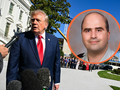 Na zdjęciu Donald Trump udziela wywiadu przed Białym Domem. W tle ludzie i zieleń.