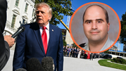 Na zdjęciu Donald Trump udziela wywiadu przed Białym Domem. W tle ludzie i zieleń.