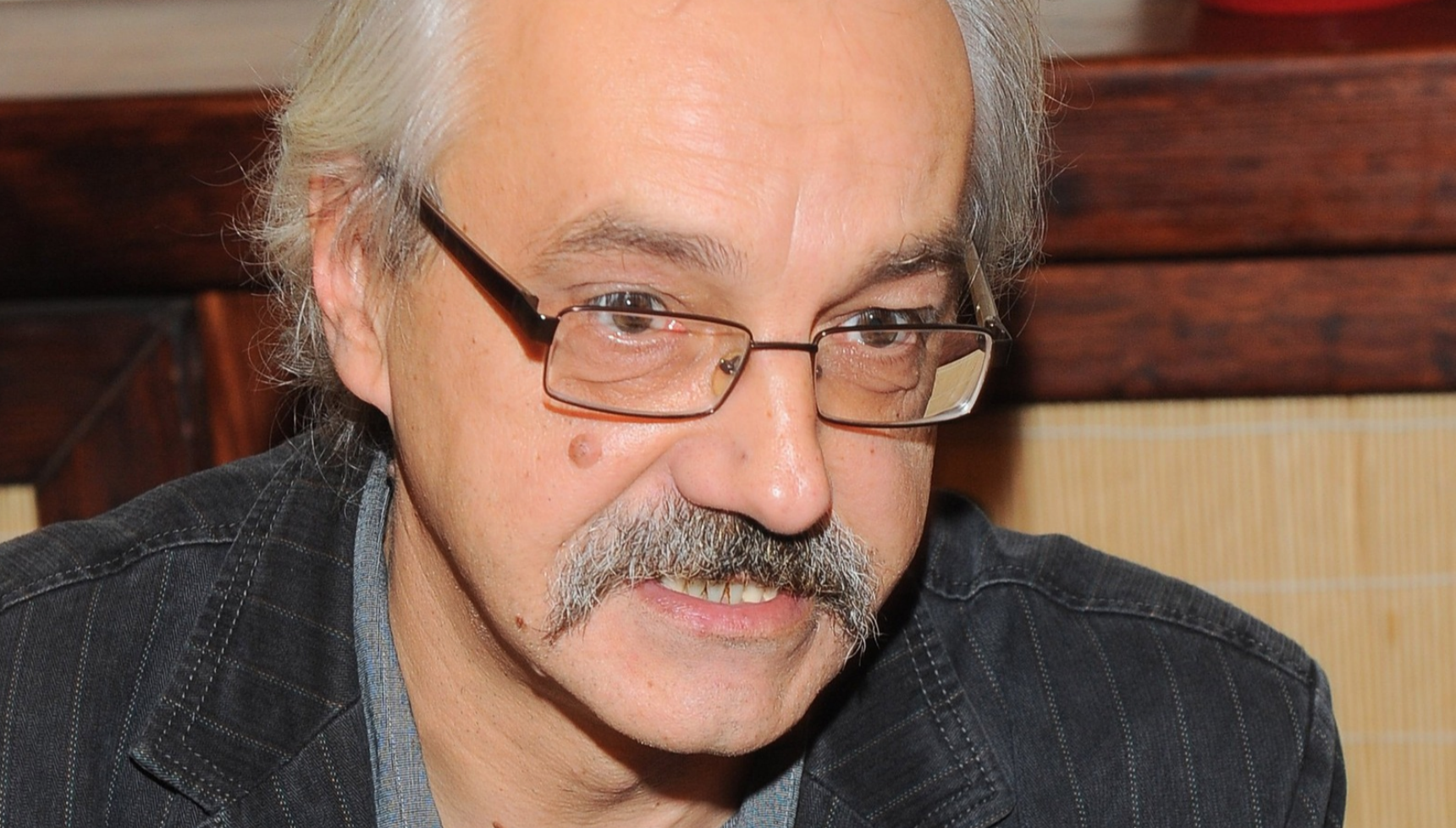 Dziś obchodziłby 68. urodziny. To dzięki niemu powstał ukochany serial Polaków