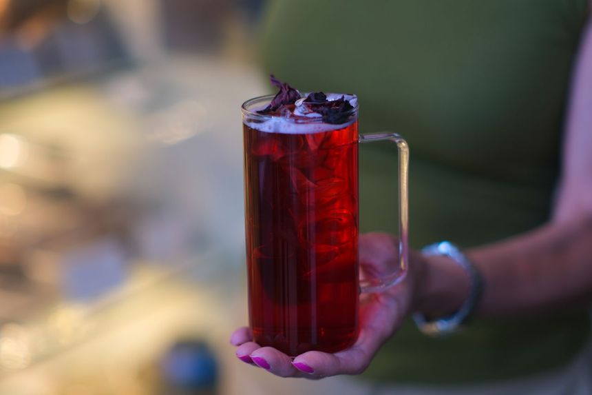 Mrożony napar z hibiskusa