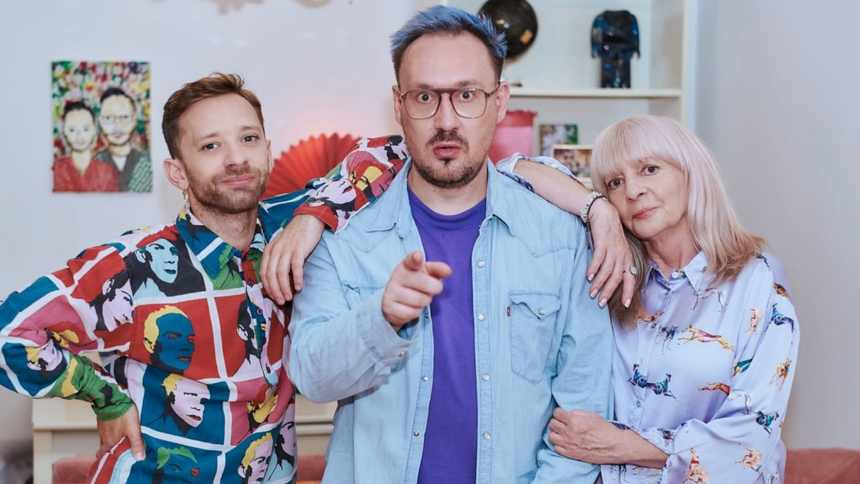 Ile zarabiają uczestnicy „Gogglebox”? „O każdą podwyżkę musieliśmy…”