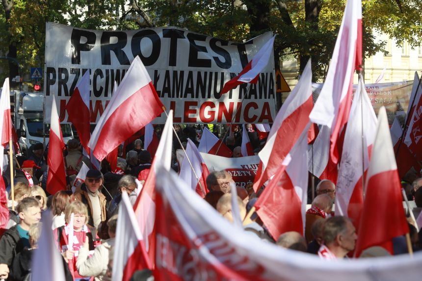 Manifestacja PiS przed Trybunałem Konstytucyjnym 