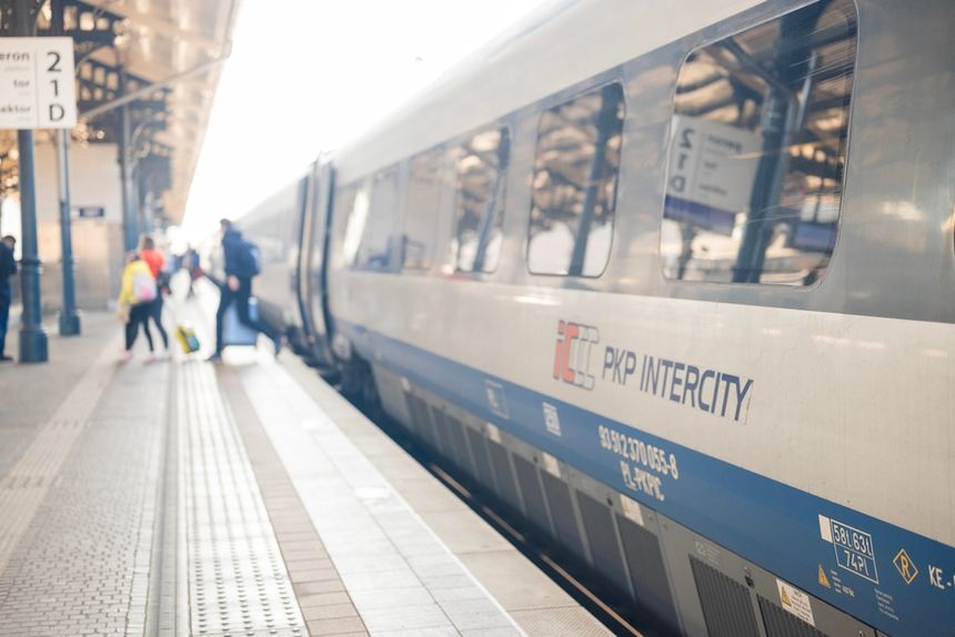 pociąg PKP Intercity na trasie