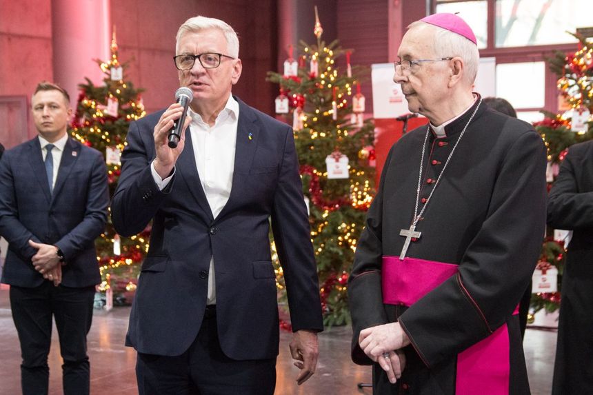 Prezydent Poznania Jacek Jaśkowiak z arcybiskupem Stanisławem Gądeckim [zdjęcie archiwalne] 