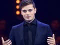 Martin Garrix w garniturze