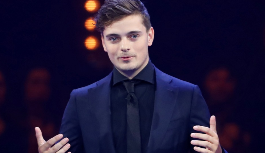 Martin Garrix w garniturze