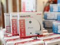 Pudełka czujek dymu marki Kidde z informacjami o funkcjach i gwarancji.