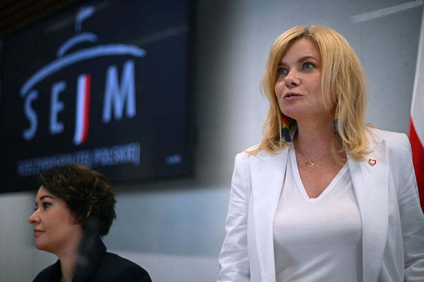 Dorota Łoboda i Anna Maria Żukowska podczas posiedzenia Komisji nadzwyczajnej do rozpatrzenia projektów ustaw dotyczących prawa do przerywania ciąży w 2024 roku