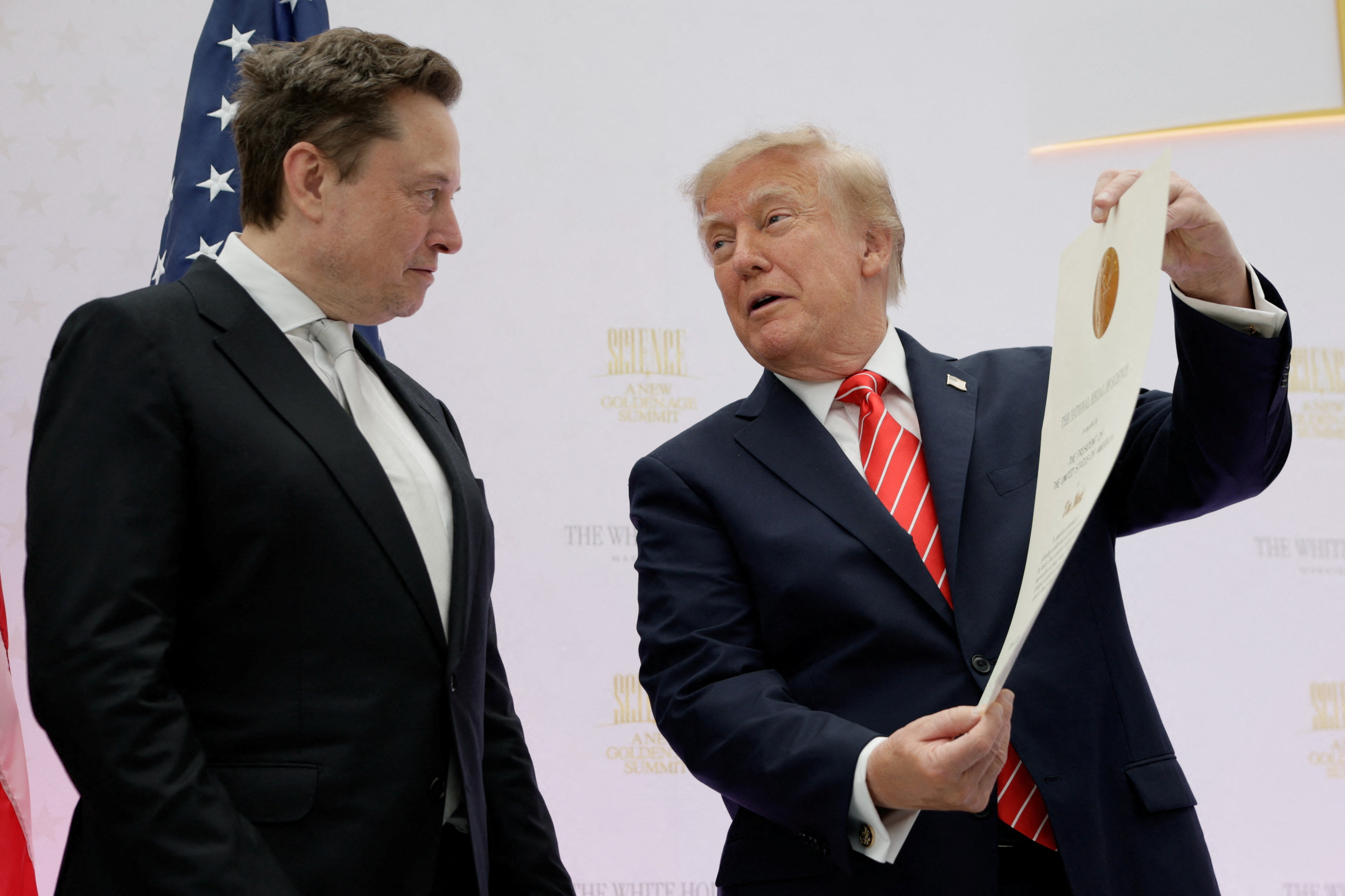 Trump potwierdza, że rozmawiał z Muskiem o przywróceniu sieci Starlink i Starshield w Ukrainie