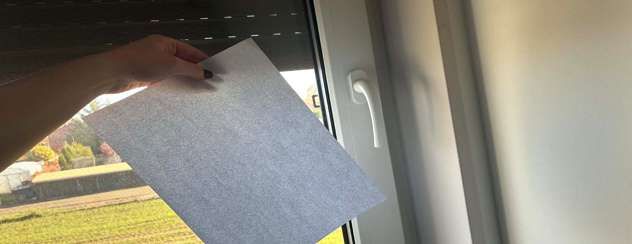 Trik z kartką na sprawdzenie szczelności okna