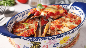 Parmigiana w biało-niebieskiej misce