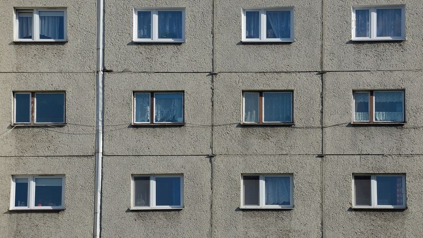 Okna w bloku