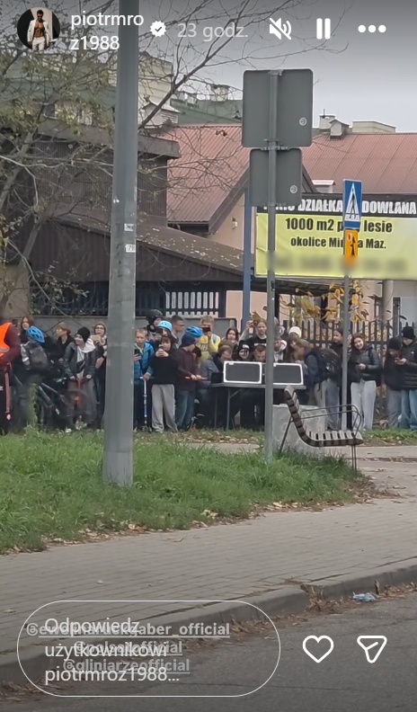 grupa fanów zaskoczyła Piotra Mroza i Ewelinę Ruckgaber na planie Gliniarzy