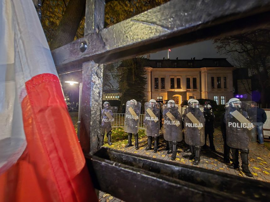 Manifestacja przed siedzibą TK